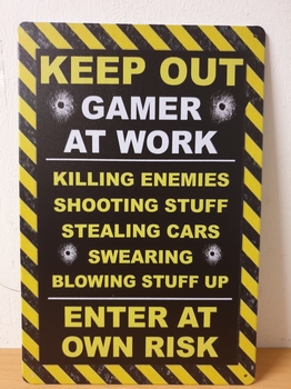 Keep out gamers at work metalen wandbord